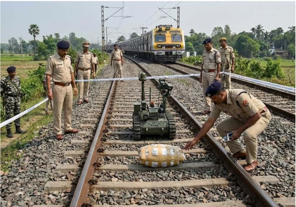 Big Train Disaster Stopped as Possible Bomb Found on Railway Tracks in West Bengal
